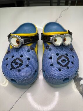 Crocs 'Despicable Me' Minions Big Kids Classic Clogs Size J 6